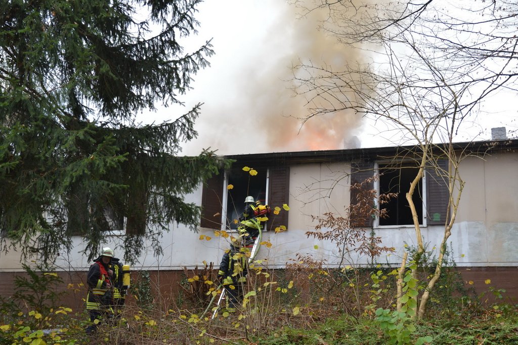 Feuer Asylantenheim Odenthal Im Schwarzenbroich P05.JPG - MIRKO_WOLF